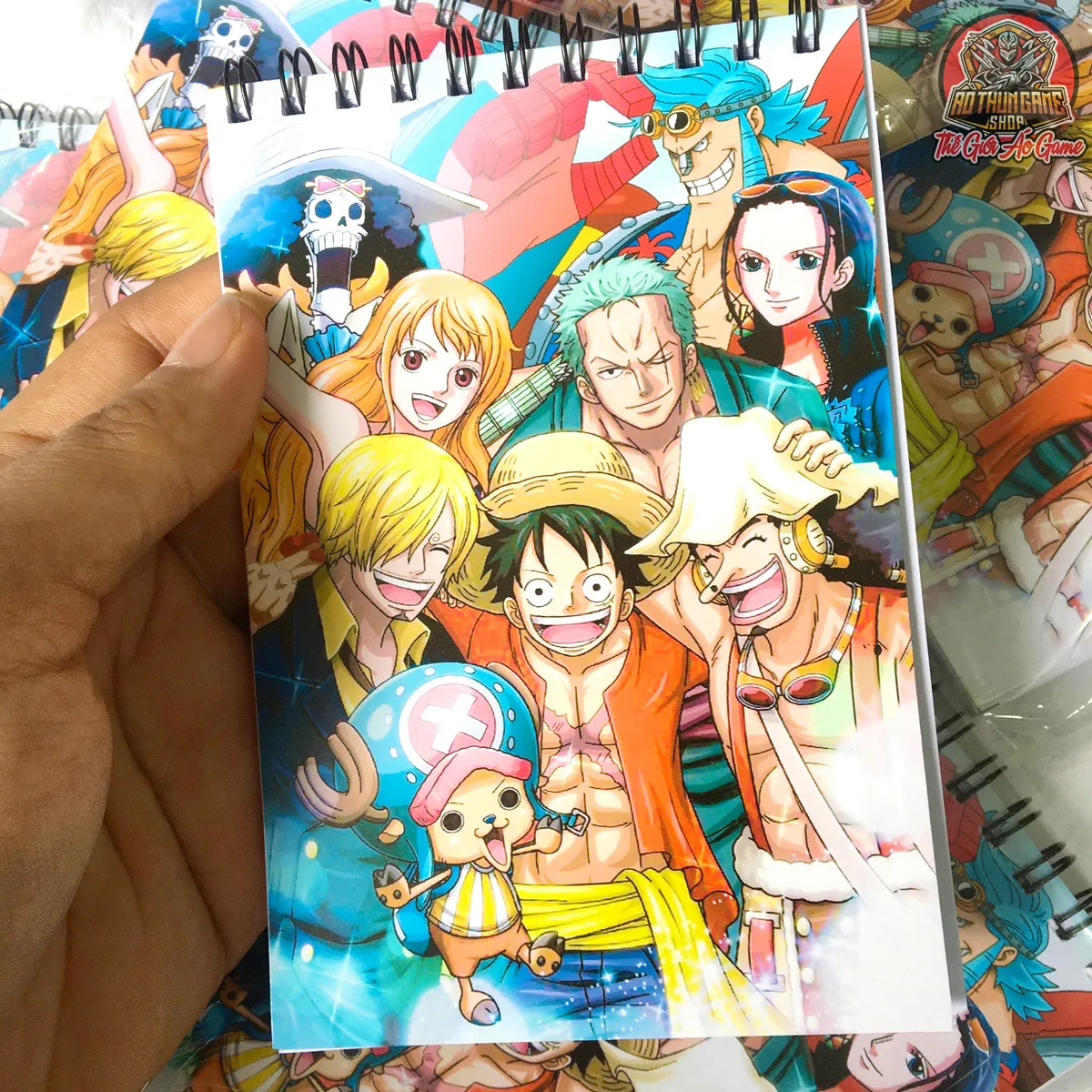 Sổ tay của Nhóm Luffy là nơi các nhân vật trong One Piece ghi chép lại cuộc phiêu lưu của họ. Sổ tay bao gồm các chi tiết về nhân vật Mũ Rơm, Zoro, Sanji, Usopp, Chopper và các nhân vật khác. Qua hình ảnh này, hãy cùng khám phá cuộc hành trình của Nhóm Luffy và tham gia vào cuộc phiêu lưu đầy kích thích này.
