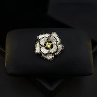 Luxury Retro Camellia Brooch High-End Exquisite Flower Pin Womens Elegant Corsage Suit Sweater Accessories Rhinestone Jewelry