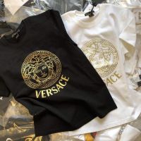 []เสื้อยืดแขนสั้น คอกลม ผ้าฝ้ายแท้ พิมพ์ลาย Versace label 2 สไตล์ใหม่ สําหรับผู้ชาย และผู้หญิง