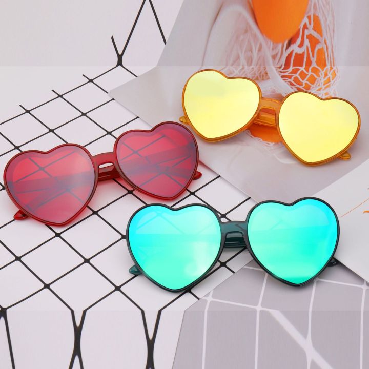 แว่นกันแดดไล่เฉดสีหลากสีเจลลี่ป้องกันแสงแดดกลางแจ้งหลากสีรูปหัวใจ