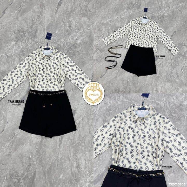 เซท-3-ชิ้น-เสื้อเชิ้ตแขนยาวคอปกกระดุมหน้าลายดอกไม้-มาพร้อมกางเกงขาสั้นสีดำ-แต่งด้วยโซ่ผูกเอวปลายชายแต่งลายโลโก้-งานสวย