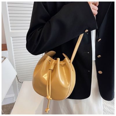 Tide female 2022 new niche design bag with drawstring ruffle ins single shoulder bag fashion sense inclined shoulder bag