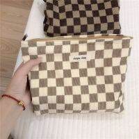 HOT★ใหม่ Checkerboard Corduroy Tas Kosmetik หญิงแฟชั่น Vintage แต่งหน้ากระเป๋าผู้หญิงกระเป๋าเดินทางแบบพกพาตัวจัดระเบียบกระเป๋าเครื่องแป้ง