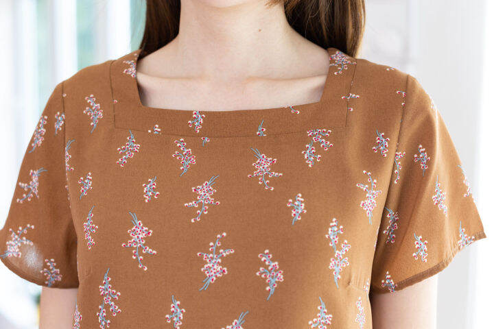 narinari-mt2805-square-neckline-blouse-leaf-floral-print