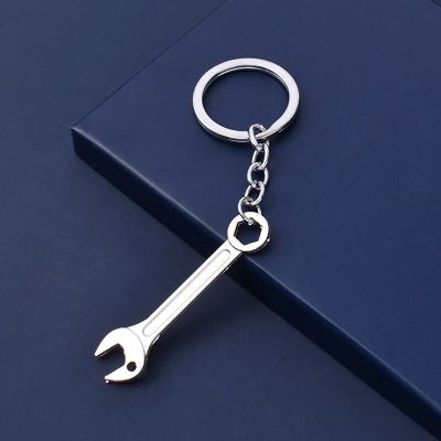 ；。‘【； Mini Wrench Keychain Portable Car Metal Adjustable Universal Spanner For Bicycle Motorcycle Car Repairing Tools
