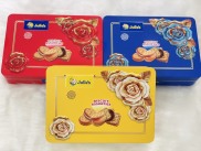 Bánh Quy Julie s Assorted Biscuits Hộp Thiếc Chữ Nhật 300G