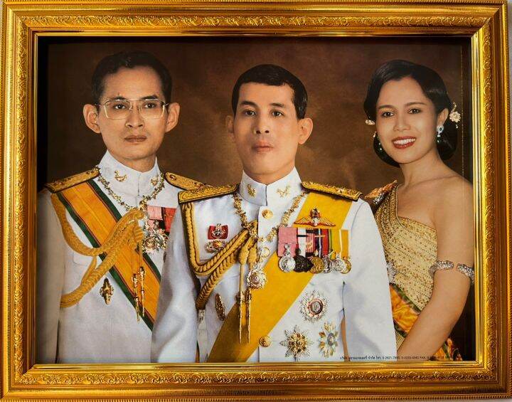 กรอบรูปมงคล-3-พระองค์-กรอบรูปขนาด-18x23-นิ้ว-ใส่ภาพขนาด-15x20-นิ้ว-ภาพมงคล-เสริมฮวงจุ้ย-ตกแต่งบ้าน-ของขวัญ-ของที่ระลึก