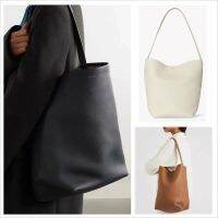 【READWJ STOCK】The Row Bag Is Made of Genuine Leather, with A Large CapacitWJ, Niche and High-end Feel. One Shoulder Large Commuting Tote Bag with LWJchee Pattern Bucket Bag