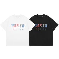 2023 NEWHigh คุณภาพ Trapstar ใหม่แฟชั่นหลายสีจดหมายพิมพ์ผ้าฝ้ายแท้สบายๆหลวมแขนสั้นเสื้อยืดสำหรับผู้ชายและผู้หญิง