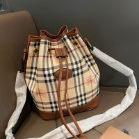 2023 BurberryˉSpring/Summer New Fashion Versatile Warhorse Checked Bucket Bag Classic Womens Bag