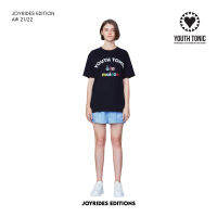 YOUTH TONIC - À La Maison T-Shirt in Black / เสื้อยืด พิมพ์ลาย ตัวอักษร สีดำ