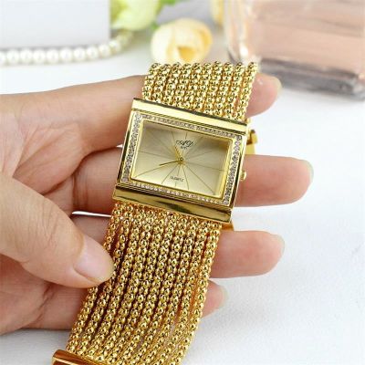 Speed sell pass hot new lady fashion fashion table square quartz lady bracelet with diamond watch wholesale