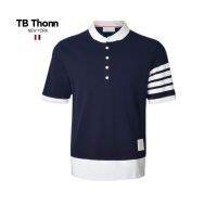 Thom Browne เสื้อโปโลแขนสั้นแบรนด์อินเทรนด์แฟชั่นเป็นคู่ลำลองสำหรับผู้ชายและผู้หญิงเสื้อฤดูร้อนเข้ากับทุกชุดเสื้อยืดครึ่งแขนเสื้อนำเข้าจากอเมริกา2023