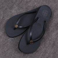 ร้อน, ร้อน★TORY BURCHˉ  Outside the TB pure black flat flip-flops everyday leisure beach shoe anti-slip clip toe joker shoes bag mail