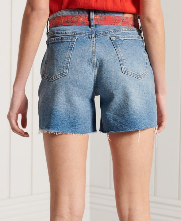 superdry-mid-rise-slim-short-กางเกงขาสั้น-กางเกงยีนส์ขาสั้น-สำหรับผู้หญิง-สี-mid-wash-rip-and-repair