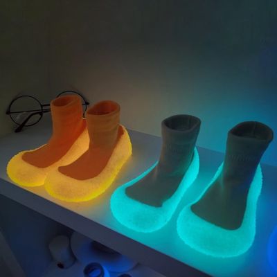 2022 Luminous Women Yoga Shoes Glow In The Dark Women Men Dance Shoes Waterproof Non-slip Water Shoes Beach Shoes Sneakers Socks