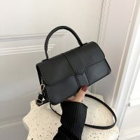 [COD] This years popular fashion texture simple 2022 autumn and winter retro foreign style commuter Messenger bag square