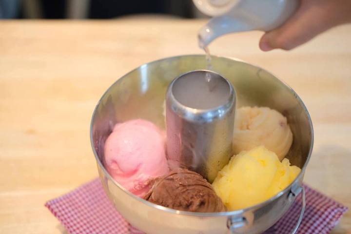 ที่ตักไอศครีมแบบสปริง-ที่ตักไอศครีม-ice-cream-scoop-stainless-steel-ที่ตักไอศครีม-สแตนเลส-ที่ตักไอศกรีมเหล็กสแตนเลสช้อน-ช้อนตัก-ช้อนตักไอศครีม