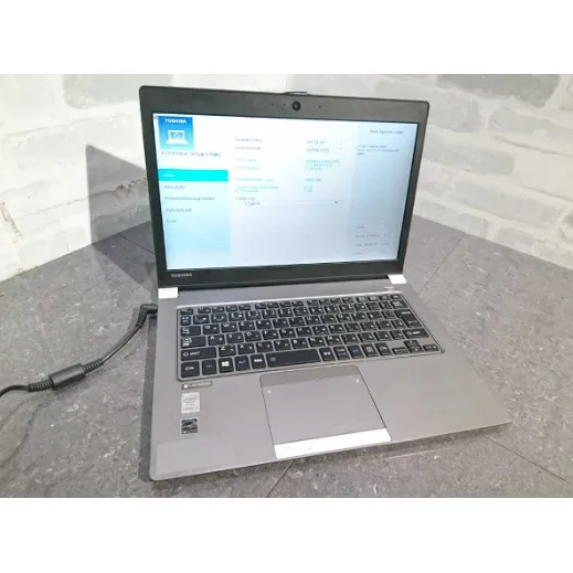 Dynabook R63P core i5-5300U 8GB SSD128GB