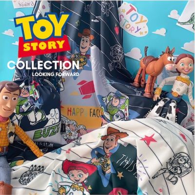 Kiss Me Doll - Disney ลาย Toy Story Made A Toys   ขนาด 100x100 cm.ผ้าพันคอ/ผ้าคลุมไหล่