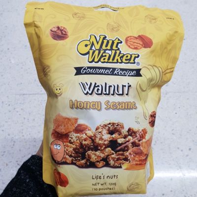 ขนมอร่อย เคี้ยวเพลิน🔹 (x1) วอลนัทรสน้ำผึ้งโรยงา Nut Walker Walnut Honey With Seasame 120g🔹