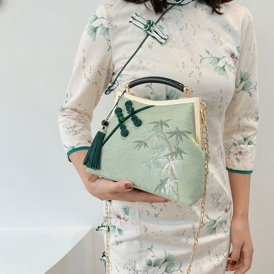 Hot selling Embroidery Antique Cheongsam Fashion New Finished Clip Shoulder Messenger Handbag