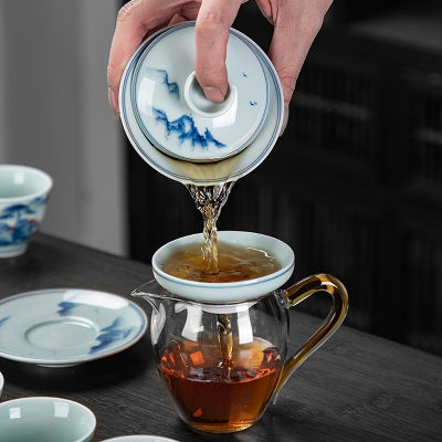 ย้อนยุค Underglaze สีมือวาดเซรามิกถ้วยน้ำชาที่ทำด้วยมือปกชามกังฟูชา Sancai ชามพอร์ซเลนสีฟ้าและสีขาวถ้วยชา