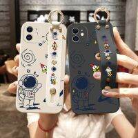 {Taoyitao} เคสเคสโทรศัพท์คล้องข้อมือตั้งได้สำหรับ Huawei Nova 10 Pro Y70 Plus 9 SE 8 7 7I 6 5G 5 5I 4น่ารักนักบินอวกาศฝาครอบปกป้องเลนส์เต็มรูปแบบ