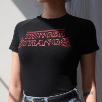 Jeanshop เสื้อครอปหญิงสุดเท่  พิมพ์ THINGER STRANGS  ผ้านุ่มใส่สบายแมทช์หลายลุค มี 2 สี รหัส m71