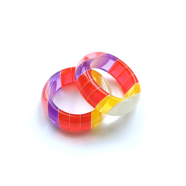cod-แหวนหลากสีลายแนวนอนและแนวตั้งสไตล์ยุโรปและอเมริกา-แหวนหางยางเรซินสี่เหลี่ยมมาการอง