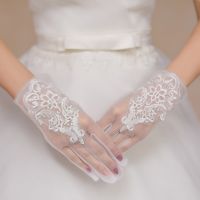 ◘♨✾ Full Finger Wrist Length White Short Wedding Gloves for Bride Lace Appliques Glove Wedding Accessories