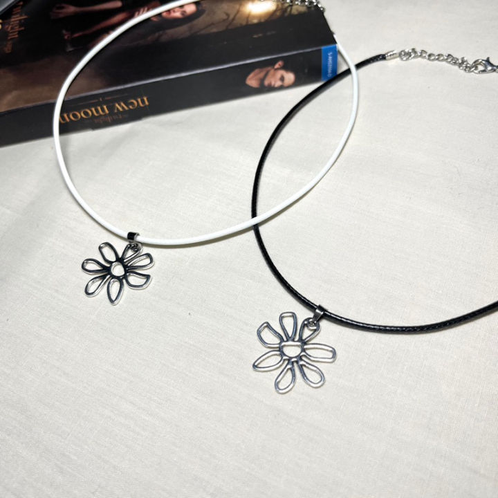 update-necklace-luxy-flower