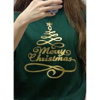 เสื้อยืดผ้าฝ้าย เสื้อยืดคริสต์มาสGolden ️ Merry Christmas Tree Dark Green T-Shirt