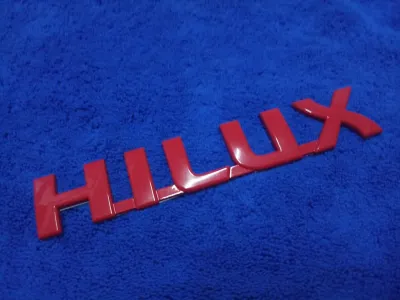 AD.โลโก้ HILUX (VIGO) สีแดง 3.4×18.5cm  1ชิ้น