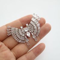 Fashion flower Crystal Brooch flower trendy cubic zirconia rhinestone floral pins and brooches for women clothes pins metal Fashion Brooches Pins