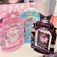 3 นิ้ว Sanrio กรอบรูปอะคริลิกที่ใส่การ์ดหมุนได้น่ารัก Kuromi Melody Cinnamoroll Idol Photocard เคสป้องกัน Deluxe Desktop Display Frame Desktop Decoration