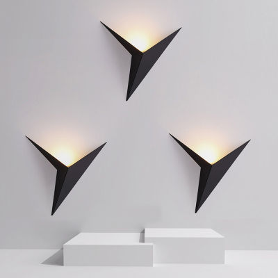 Special-shaped Triangle Wall Lamp Creative Iron Art LED Simple Bedroom Ho Room Mirror Wall Light Aisle Garden Decorative Lamp