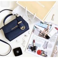 (แท้) MK Micheal Kors ava xs  Crossbody Leather 7.5 สีน้ำเงิน navy **สินค้าอยู่ไทย