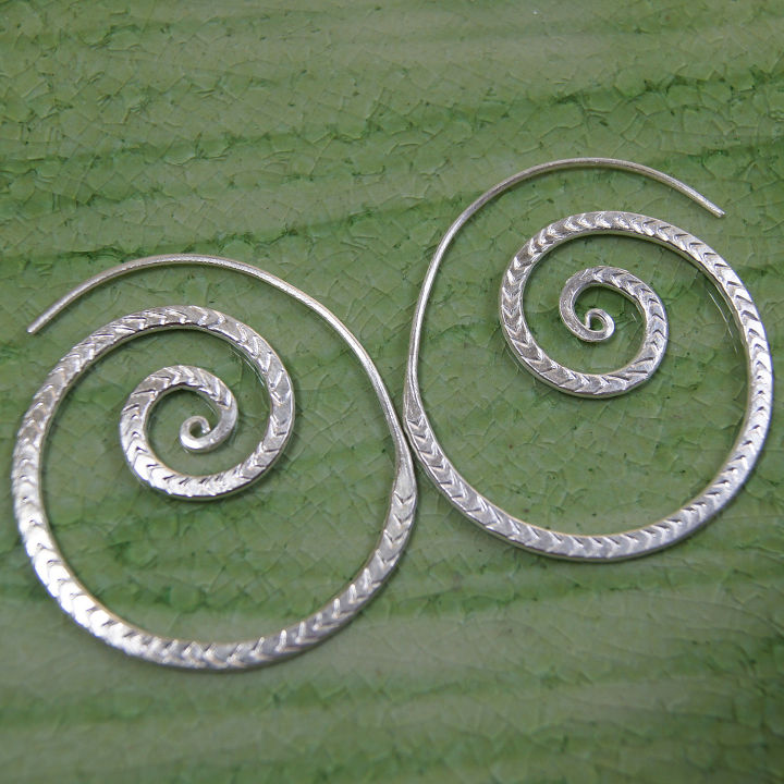 very-nice-earrings-pure-silver-thai-karen-hill-tribe-ม้วนม้วนสวยงามไทยตำหูเงินกระเหรี่ยงทำจากมือชาวเขางานฝีมือสวยของฝากที่มีคุณค่าของฝากถูกใจ-มีคุณค่า