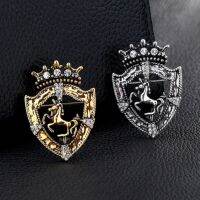 【YF】 Colarinho Peito Pin masculino personalizado Coroa emblema do cavalo terno Pin escudo Acessórios Novo