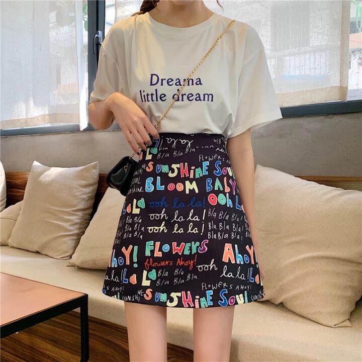 พร้อมส่ง-fashion-dress-shop-กระโปรงทรงเอเอวสูงกราฟฟิตีสไตล์ฮ่องกง-เทรนด์ใหม่-กระโปรงสั้น