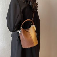 Retro niche design portable bucket bag womens spring fashion all-match commuter casual one-shoulder armpit Messenger bag