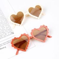 Children Lovely Sweet Sunglasses Heart Outdoor Boys Girls Personality Street Shooting Sun Glasses Classic Kids Eyeglasses UV400 Goggles