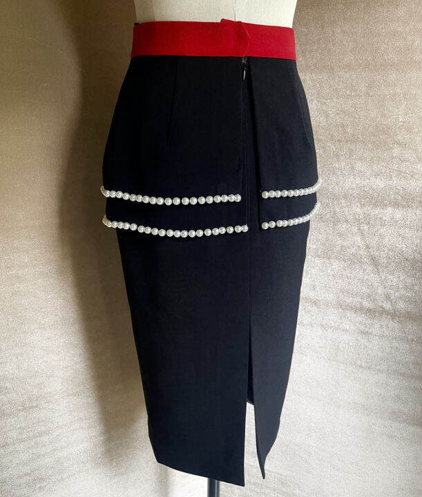 tawn-c-the-perfect-villain-collection-black-crepe-phoebe-skirt-with-pearl-embroidery-กระโปรงสอบผ้าเครปดำแต่งขอบแดงปักมุก