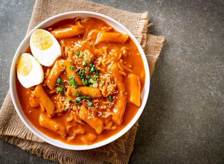 ต๊อกบกกี-สตรีทฟู๊ดเกาหลียอดฮิต-cj-bibigo-tteokbokki-3-flavor-cheese-sweet-amp-spicy-hot-amp-spicy-ขนาด125g-360g