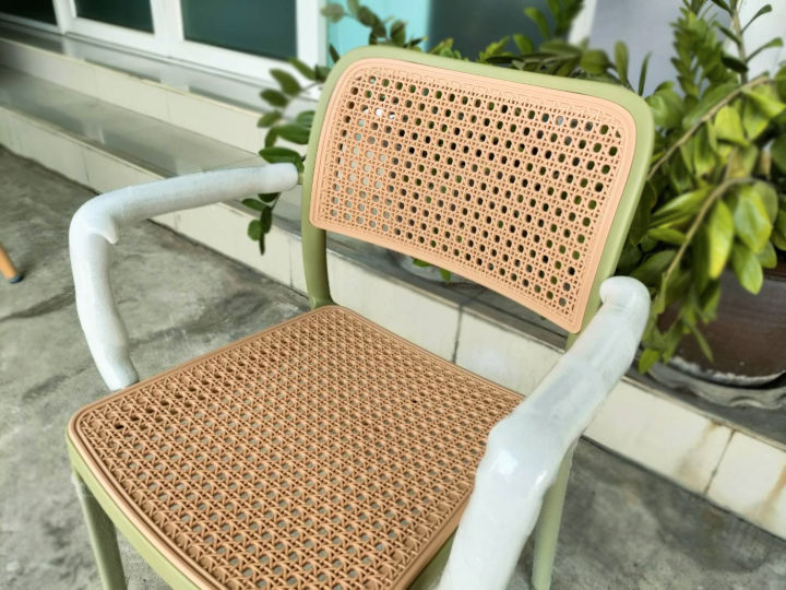 เก้าอี้พลาสติก-เก้าอี้หวาย-หวายเทียม-มีที่วางแขน-เก้าอี้ร้านกาแฟ-ร้านอาหาร-สไตล์โมเดิร์น