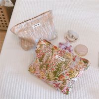 Tas Kosmetik Wanita Kain Kanvas Tas Tangan Wanita Tas Rias Bunga Segar Kantong Penyimpanan Organizer Pembalut Wanita