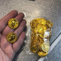 ☬✢ 50pcs plastic Pirate gold coin Halloween kids birthday party decoration fake gold treasure party supplies gift kids favor