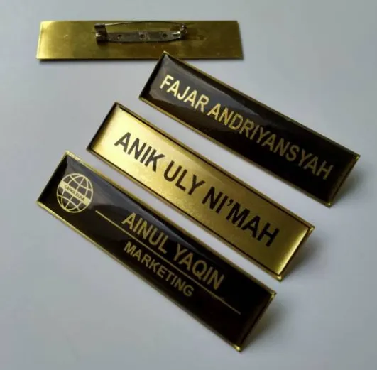 PAPAN NAMA KUNINGAN PENITI/NAMETAG KUNINGAN RESIN/NAMA DADA KUNINGAN/PIN NAMA KUNINGAN | Lazada Indonesia
