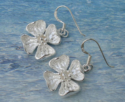 Thai white flower cool dangle earrings handmade 925 sterling white silver beautiful gift ดอกไม้เงินไทยเท่ตำหูเงินสเตอรลิงซิลเวอรใช้สวยของฝากที่มีคุณค่า ฺ